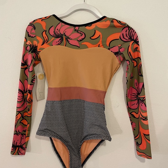 Seea Women's Surf Suit (Sz S) - NWT - Picture 1 of 3